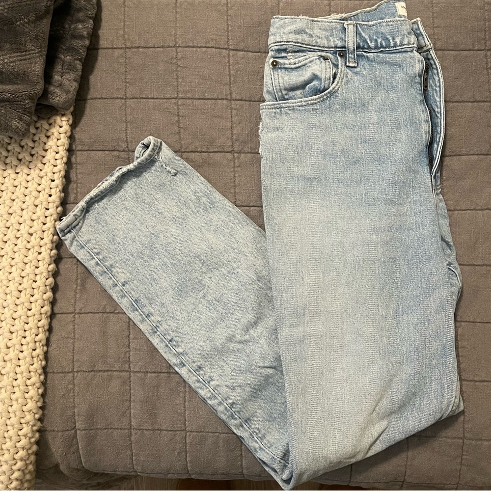 Abercrombie 90’s Straight Ultra High Rise Jean